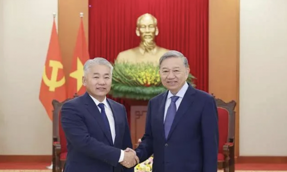 Party chief suggests Vietnam, Mongolia promote practical, effective cooperation